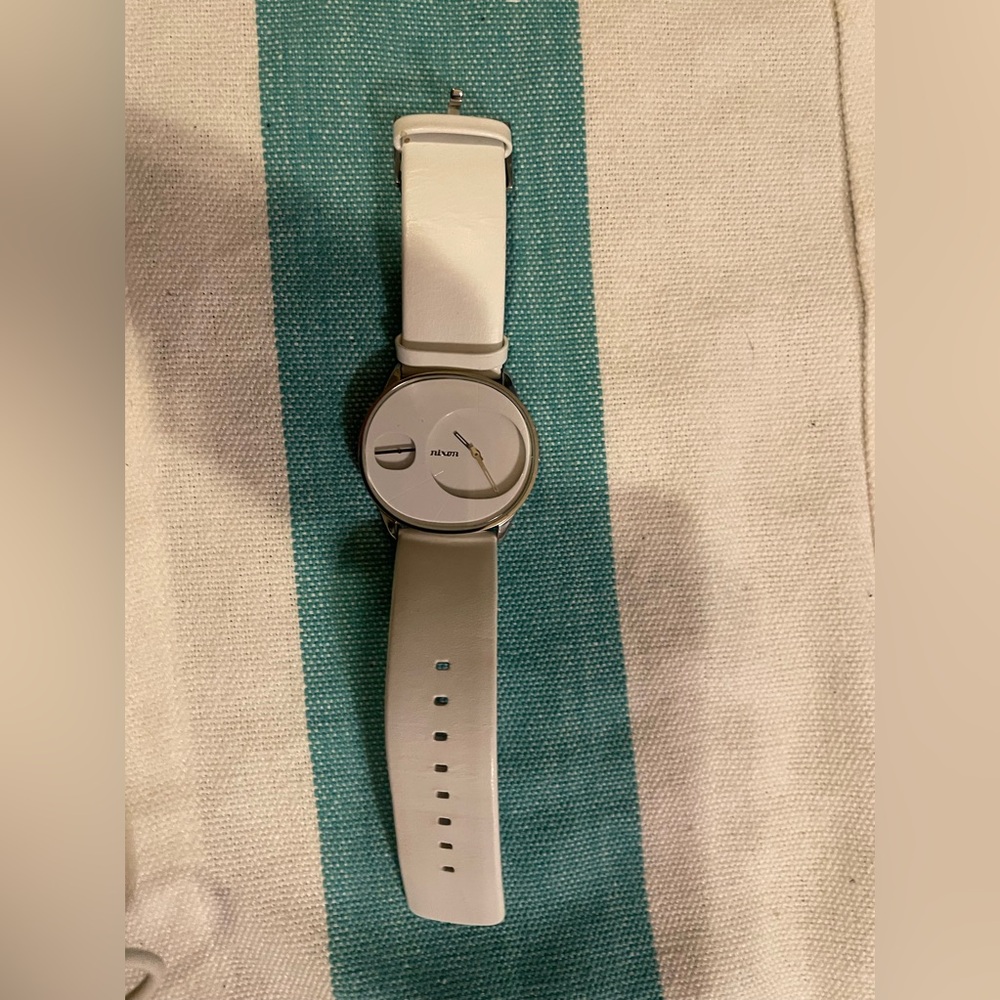 Nixon watch white